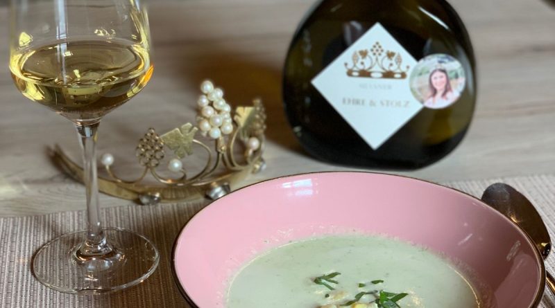 Spargel-Bärlauch-Süppchen: Ein Rezept der Fränkischen Weinkönigin Carolin Meyer - Foto Gebietsweinwerbung Frankenwein-Frankenland GmbH