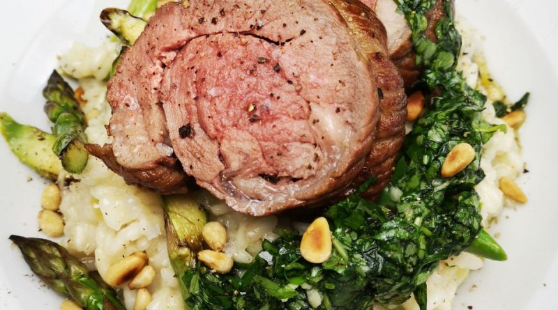 Rezept für Lamm-Rollbraten mit Limetten-Spargel-Risotto und leichtem Pesto von mycow.de