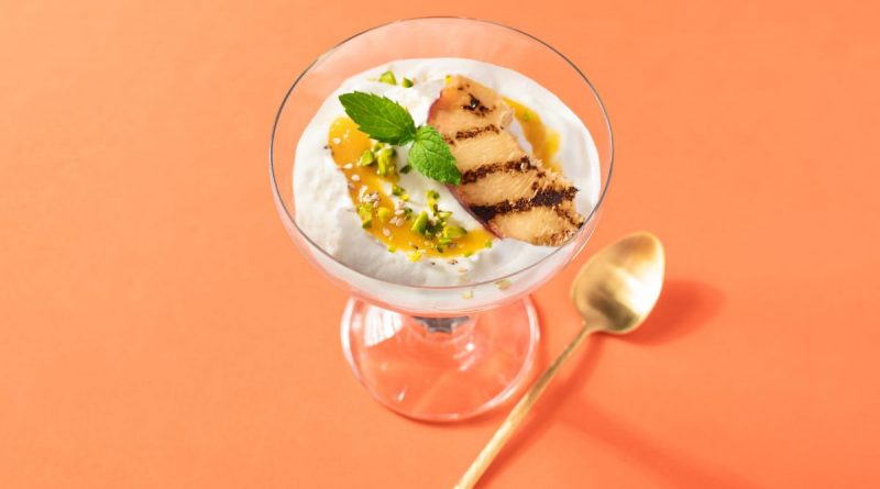 Rezept von Apostels: Frozen Joghurt mit gegrillter Nektarine - Foto: Apostels