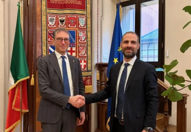 Vertiv und die Universität Bologna unterzeichnen eine strategische Vereinbarung für Forschung, Ausbildung und Innovation